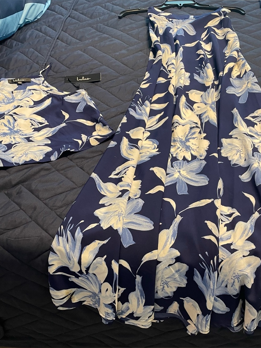 Lulu's Floral Maxi Dress in Blue & White Size XS Like New
